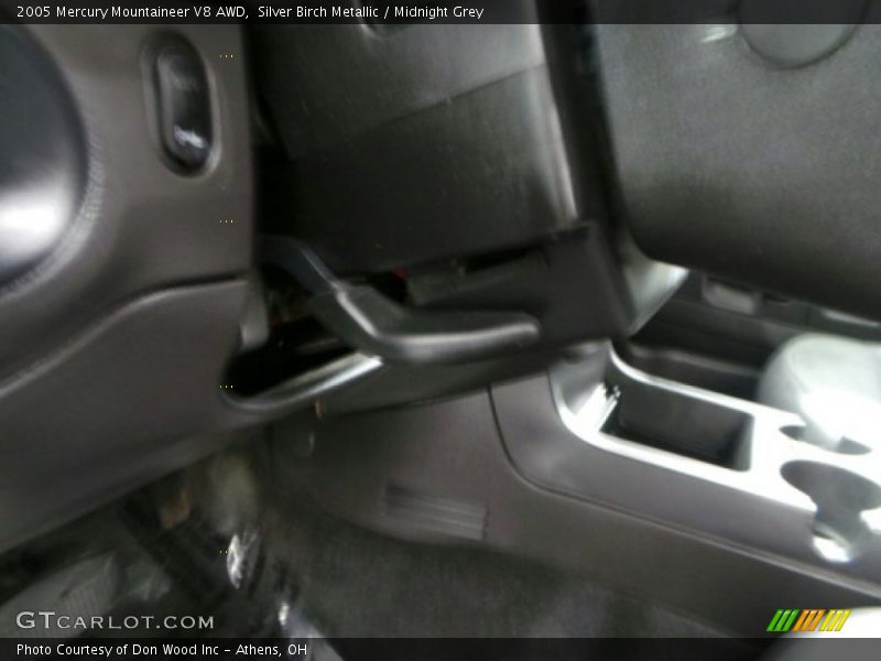 Silver Birch Metallic / Midnight Grey 2005 Mercury Mountaineer V8 AWD
