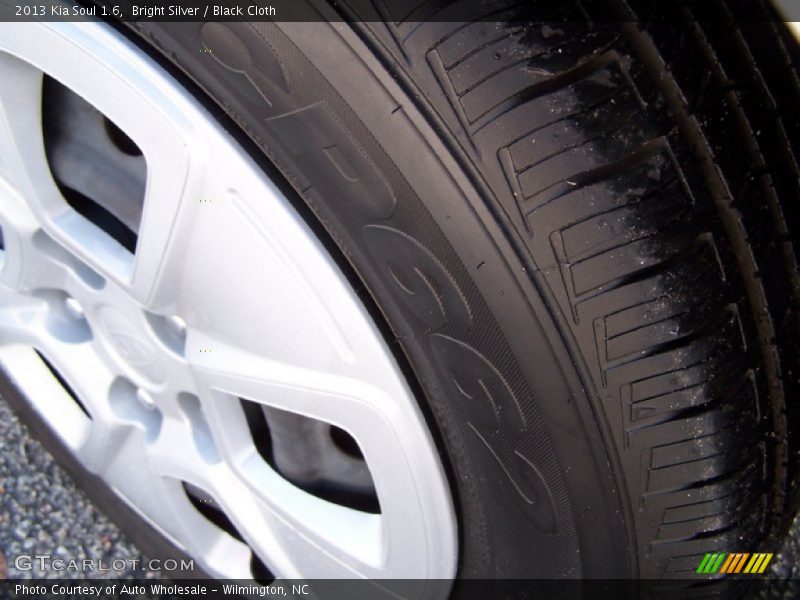 Bright Silver / Black Cloth 2013 Kia Soul 1.6