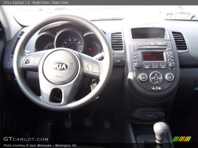 Bright Silver / Black Cloth 2013 Kia Soul 1.6