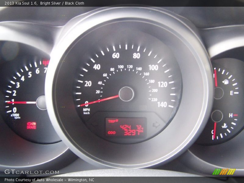 Bright Silver / Black Cloth 2013 Kia Soul 1.6