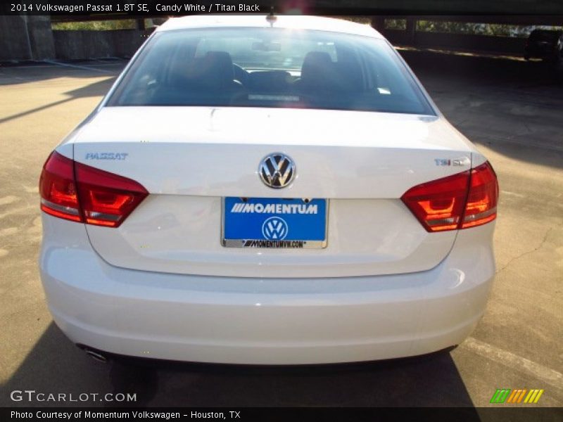 Candy White / Titan Black 2014 Volkswagen Passat 1.8T SE