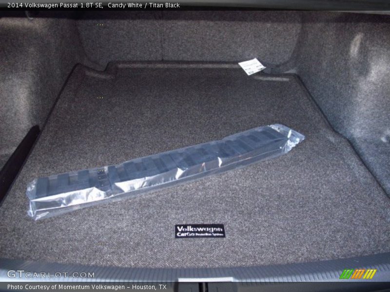 Candy White / Titan Black 2014 Volkswagen Passat 1.8T SE