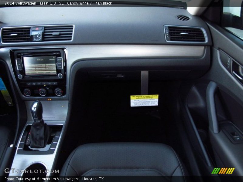 Candy White / Titan Black 2014 Volkswagen Passat 1.8T SE