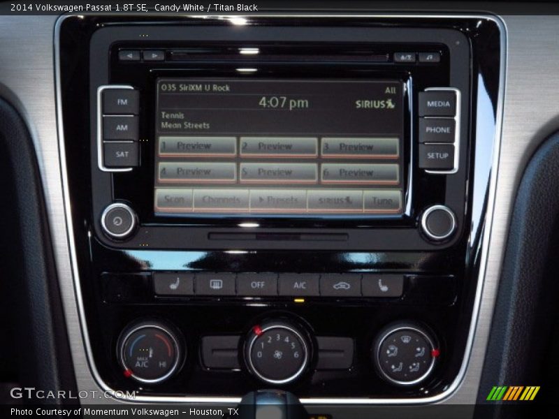 Candy White / Titan Black 2014 Volkswagen Passat 1.8T SE