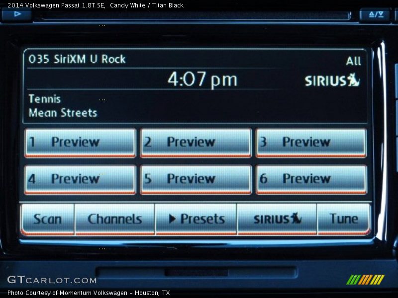 Candy White / Titan Black 2014 Volkswagen Passat 1.8T SE