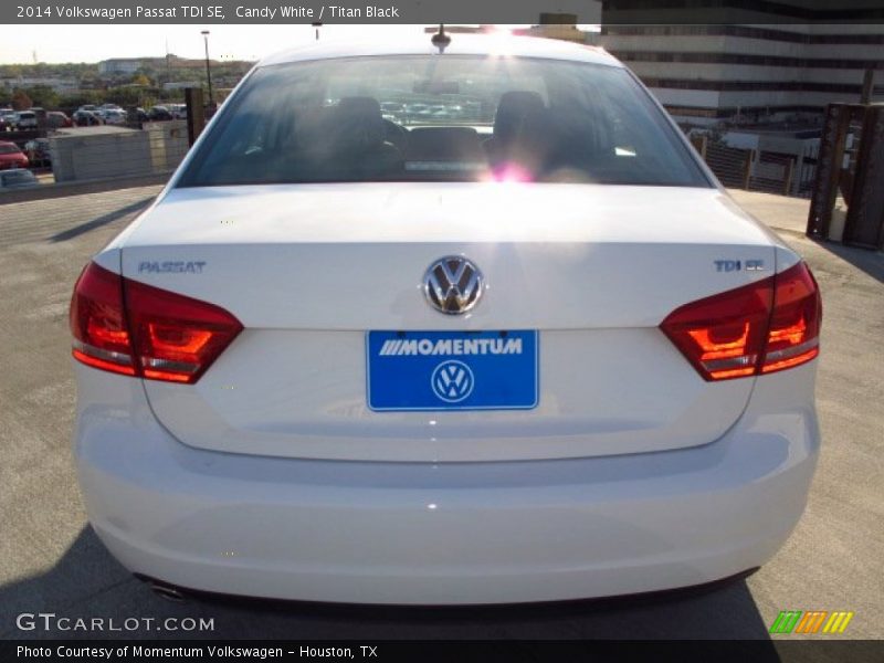 Candy White / Titan Black 2014 Volkswagen Passat TDI SE