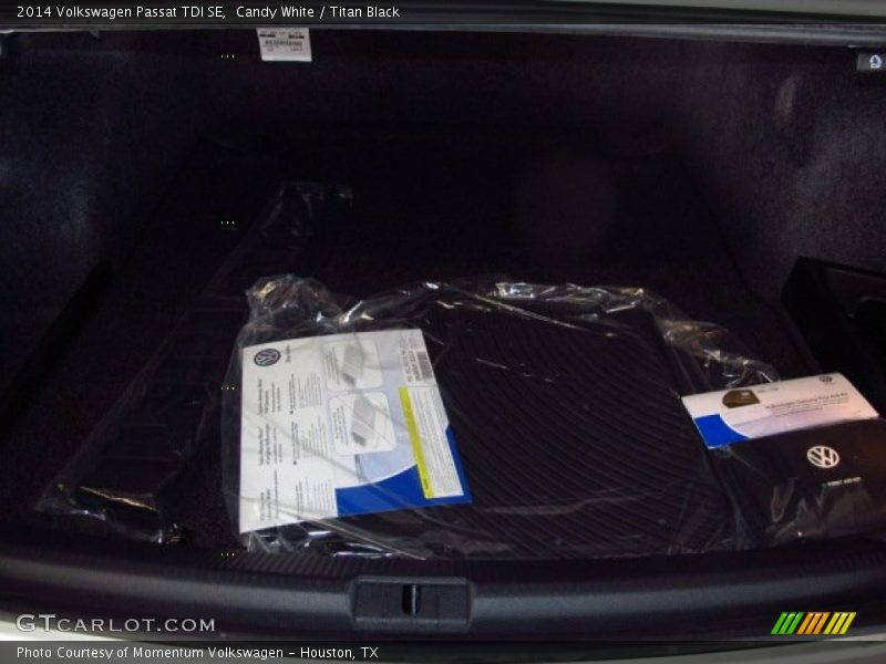 Candy White / Titan Black 2014 Volkswagen Passat TDI SE