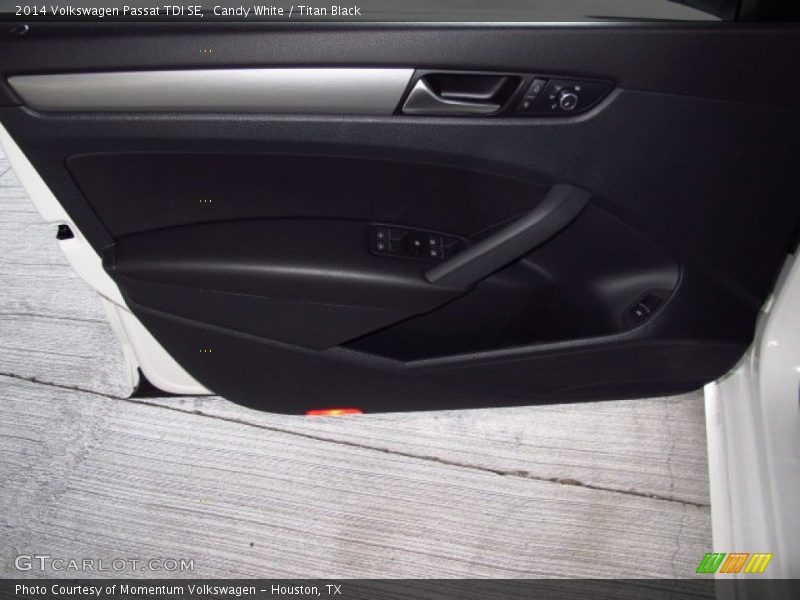 Candy White / Titan Black 2014 Volkswagen Passat TDI SE