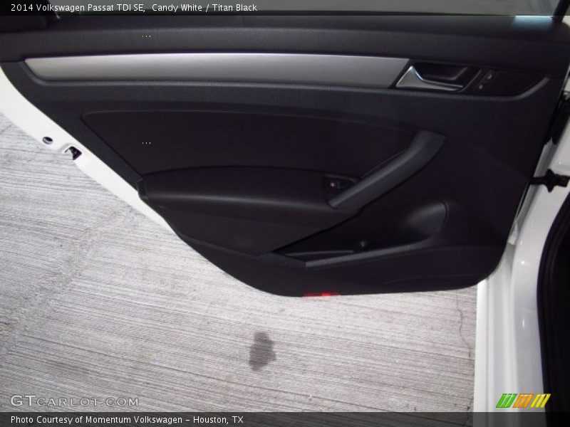 Candy White / Titan Black 2014 Volkswagen Passat TDI SE