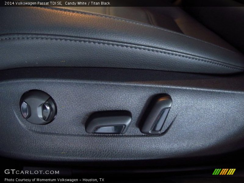 Candy White / Titan Black 2014 Volkswagen Passat TDI SE