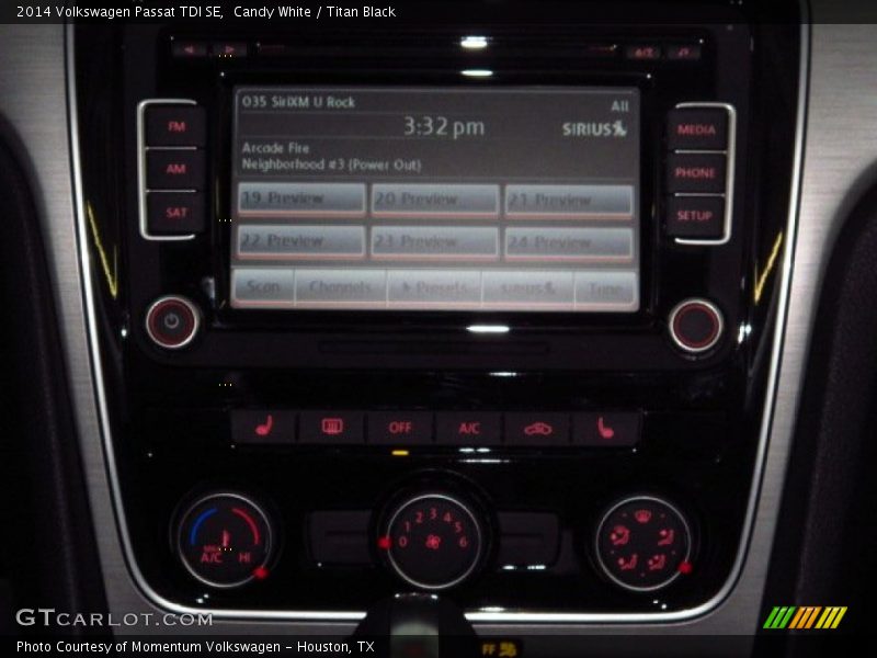 Candy White / Titan Black 2014 Volkswagen Passat TDI SE