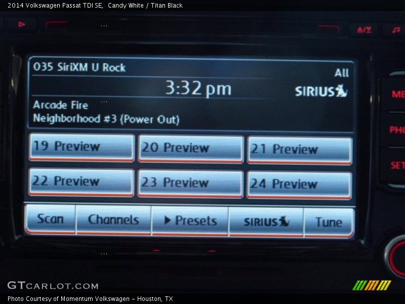 Candy White / Titan Black 2014 Volkswagen Passat TDI SE