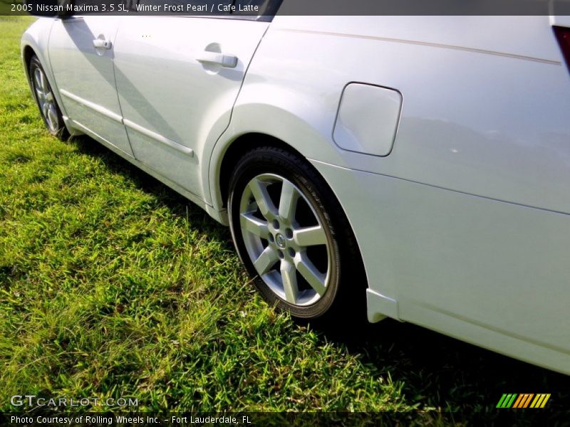 Winter Frost Pearl / Cafe Latte 2005 Nissan Maxima 3.5 SL