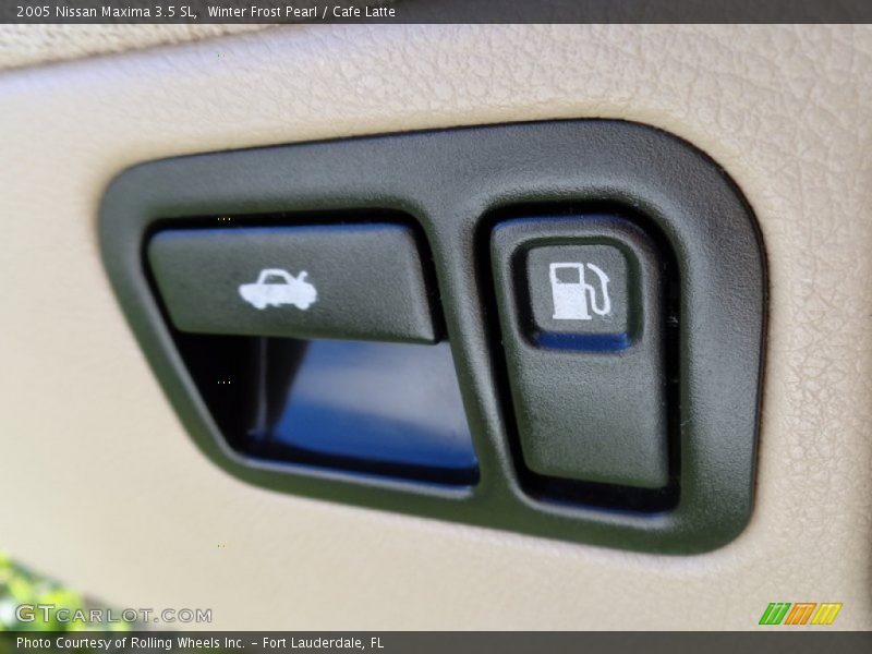 Winter Frost Pearl / Cafe Latte 2005 Nissan Maxima 3.5 SL