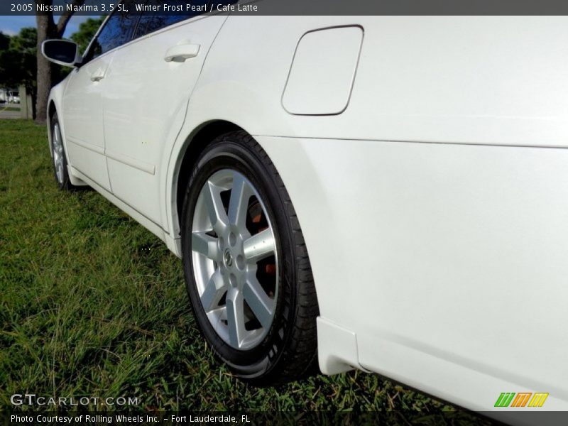 Winter Frost Pearl / Cafe Latte 2005 Nissan Maxima 3.5 SL