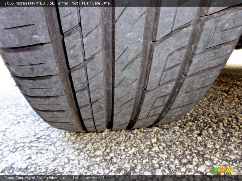 Winter Frost Pearl / Cafe Latte 2005 Nissan Maxima 3.5 SL