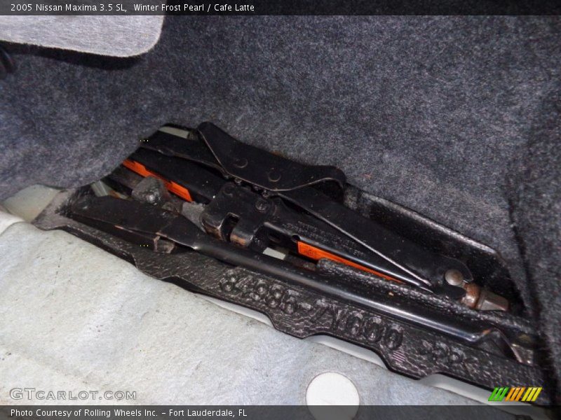 Winter Frost Pearl / Cafe Latte 2005 Nissan Maxima 3.5 SL