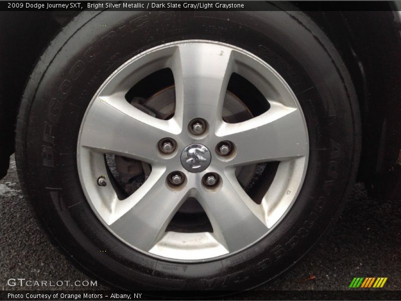 Bright Silver Metallic / Dark Slate Gray/Light Graystone 2009 Dodge Journey SXT