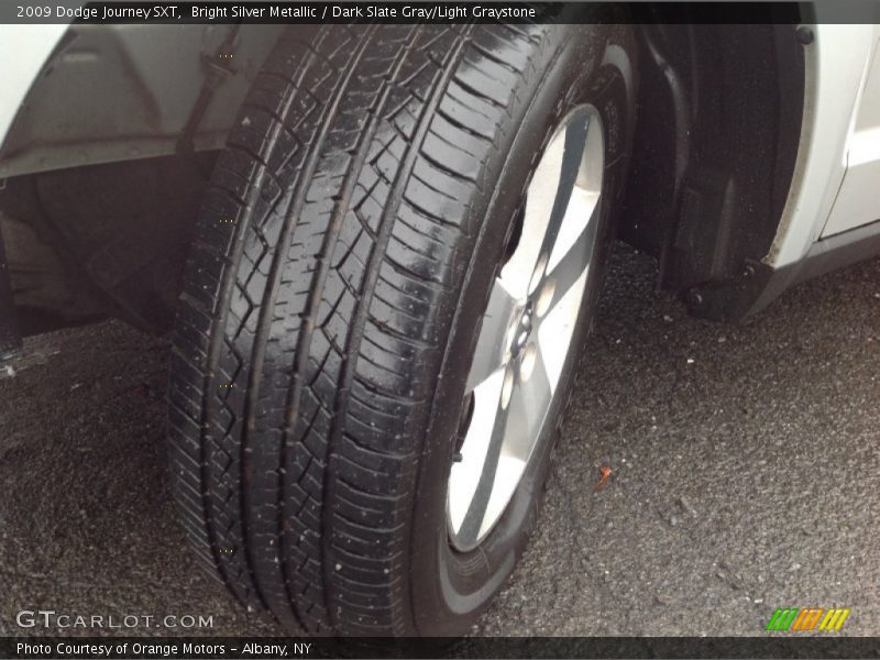 Bright Silver Metallic / Dark Slate Gray/Light Graystone 2009 Dodge Journey SXT