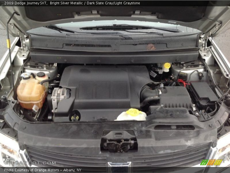 Bright Silver Metallic / Dark Slate Gray/Light Graystone 2009 Dodge Journey SXT