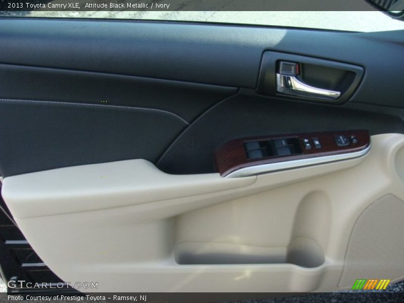 Attitude Black Metallic / Ivory 2013 Toyota Camry XLE
