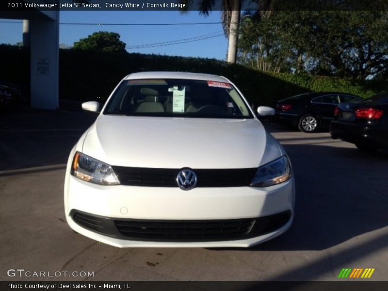 Candy White / Cornsilk Beige 2011 Volkswagen Jetta SE Sedan