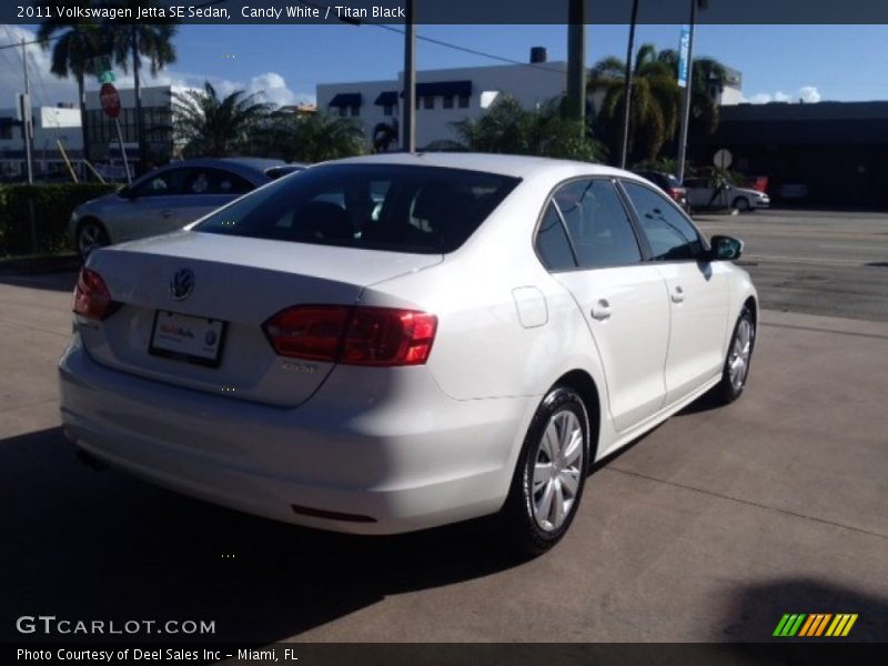 Candy White / Titan Black 2011 Volkswagen Jetta SE Sedan