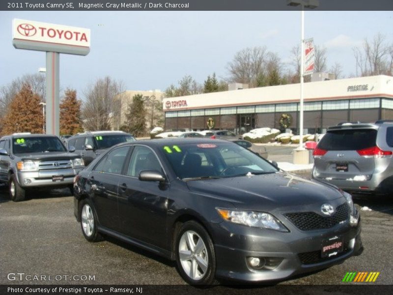 Magnetic Gray Metallic / Dark Charcoal 2011 Toyota Camry SE