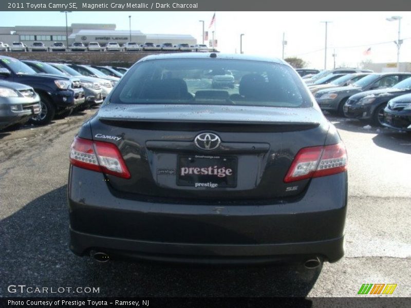 Magnetic Gray Metallic / Dark Charcoal 2011 Toyota Camry SE