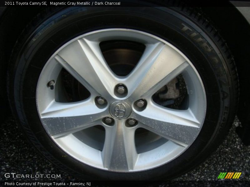 Magnetic Gray Metallic / Dark Charcoal 2011 Toyota Camry SE