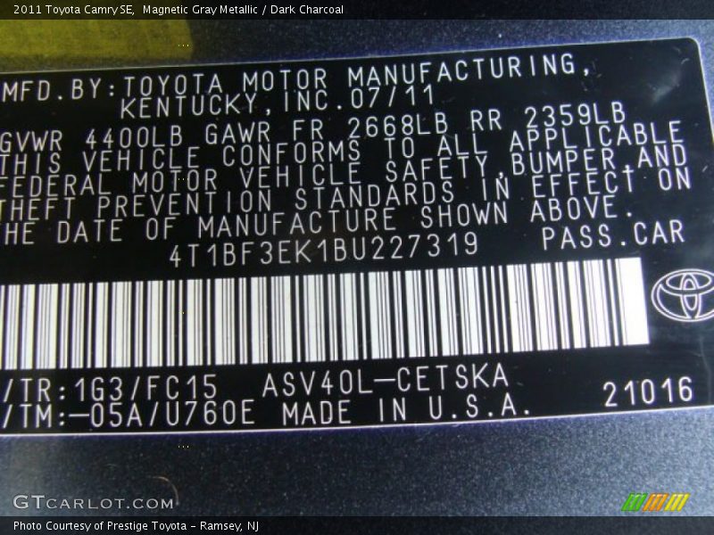 Magnetic Gray Metallic / Dark Charcoal 2011 Toyota Camry SE