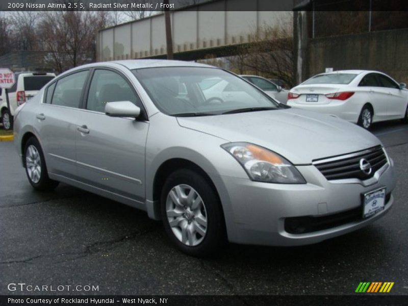 Radiant Silver Metallic / Frost 2009 Nissan Altima 2.5 S