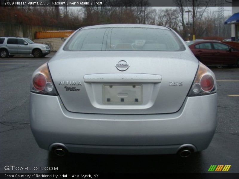 Radiant Silver Metallic / Frost 2009 Nissan Altima 2.5 S