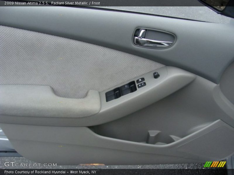 Radiant Silver Metallic / Frost 2009 Nissan Altima 2.5 S