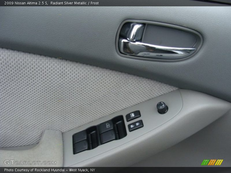 Radiant Silver Metallic / Frost 2009 Nissan Altima 2.5 S