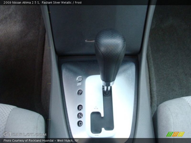 Radiant Silver Metallic / Frost 2009 Nissan Altima 2.5 S