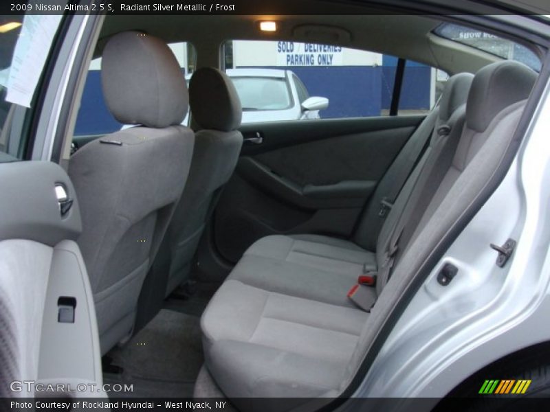 Radiant Silver Metallic / Frost 2009 Nissan Altima 2.5 S