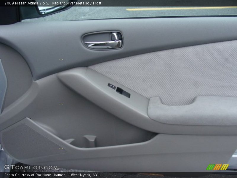 Radiant Silver Metallic / Frost 2009 Nissan Altima 2.5 S