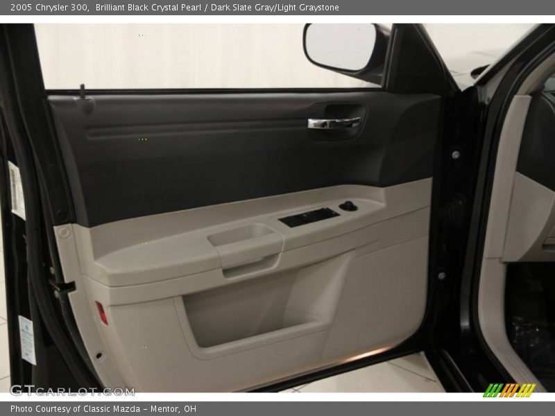 Brilliant Black Crystal Pearl / Dark Slate Gray/Light Graystone 2005 Chrysler 300