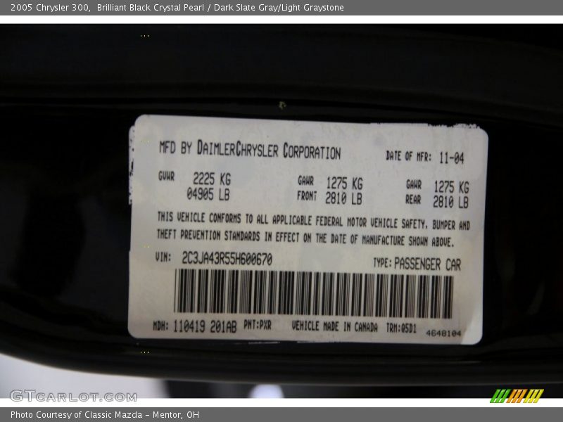 Brilliant Black Crystal Pearl / Dark Slate Gray/Light Graystone 2005 Chrysler 300