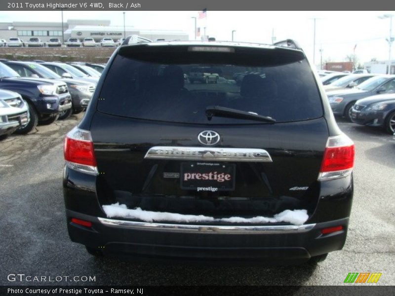 Black / Ash 2011 Toyota Highlander V6 4WD