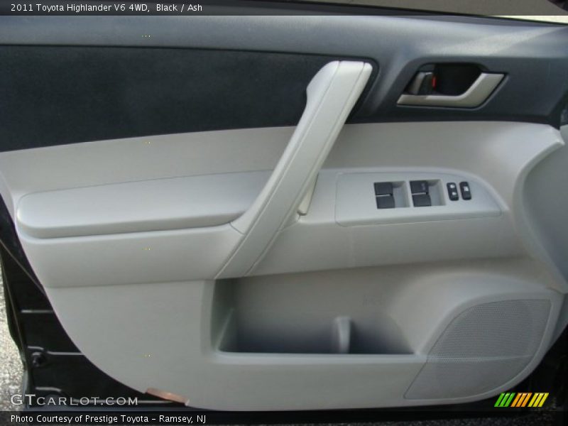 Black / Ash 2011 Toyota Highlander V6 4WD