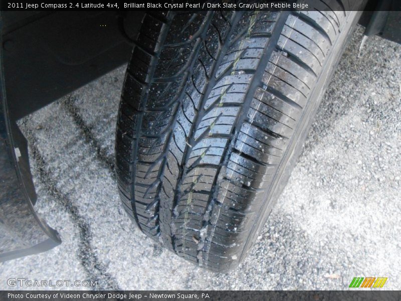 Brilliant Black Crystal Pearl / Dark Slate Gray/Light Pebble Beige 2011 Jeep Compass 2.4 Latitude 4x4