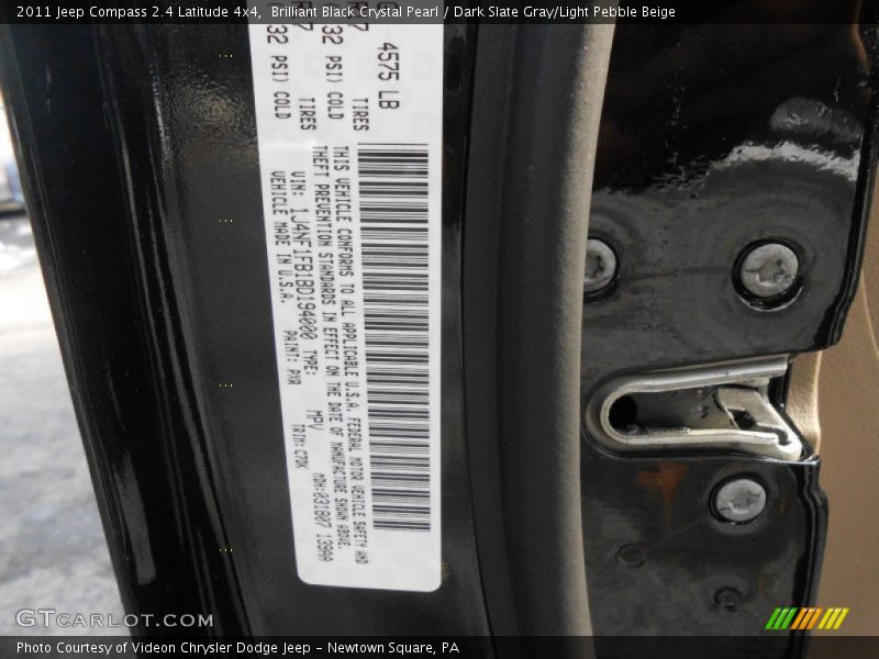 Brilliant Black Crystal Pearl / Dark Slate Gray/Light Pebble Beige 2011 Jeep Compass 2.4 Latitude 4x4
