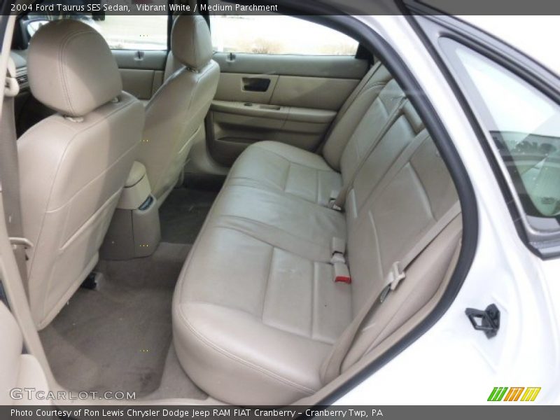 Vibrant White / Medium Parchment 2004 Ford Taurus SES Sedan