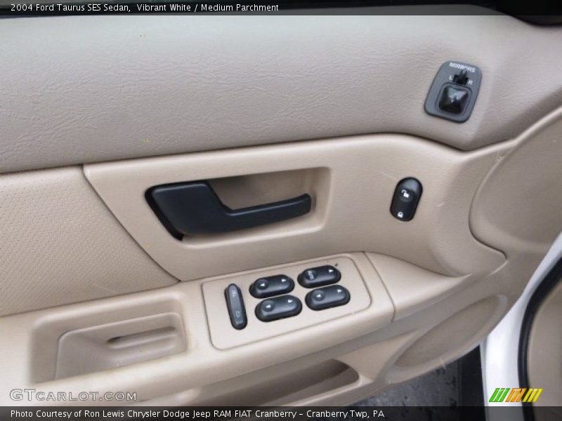 Vibrant White / Medium Parchment 2004 Ford Taurus SES Sedan