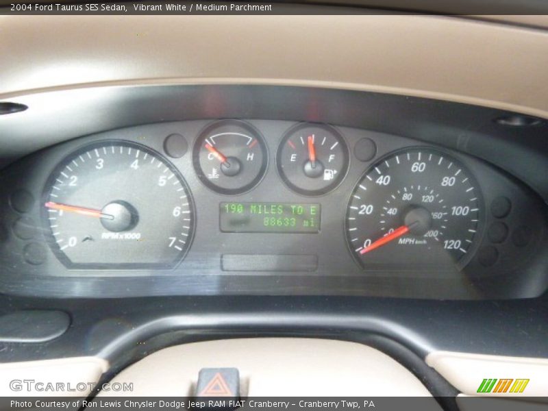 Vibrant White / Medium Parchment 2004 Ford Taurus SES Sedan