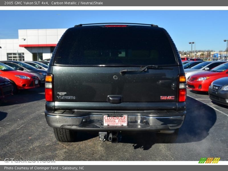 Carbon Metallic / Neutral/Shale 2005 GMC Yukon SLT 4x4