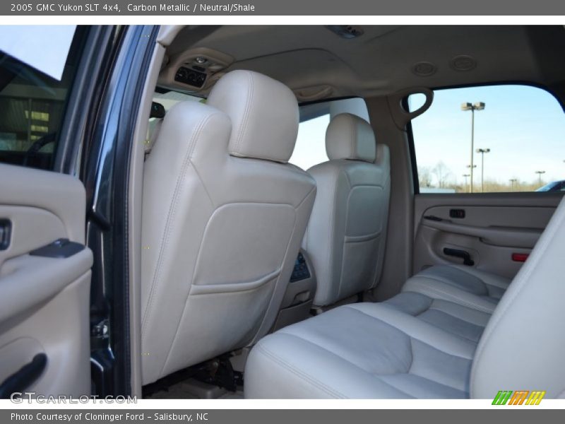 Carbon Metallic / Neutral/Shale 2005 GMC Yukon SLT 4x4