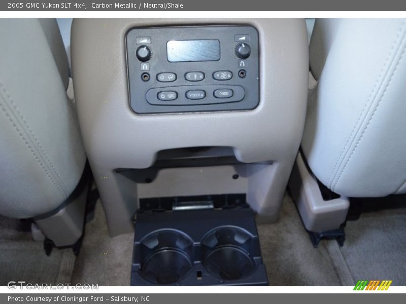 Carbon Metallic / Neutral/Shale 2005 GMC Yukon SLT 4x4